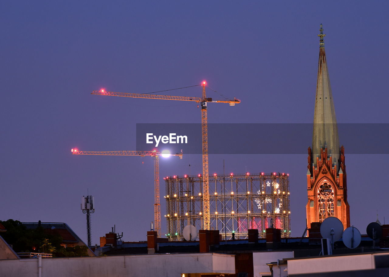 LOW ANGLE VIEW OF ILLUMINATED BUILDINGS AGAINST SKY