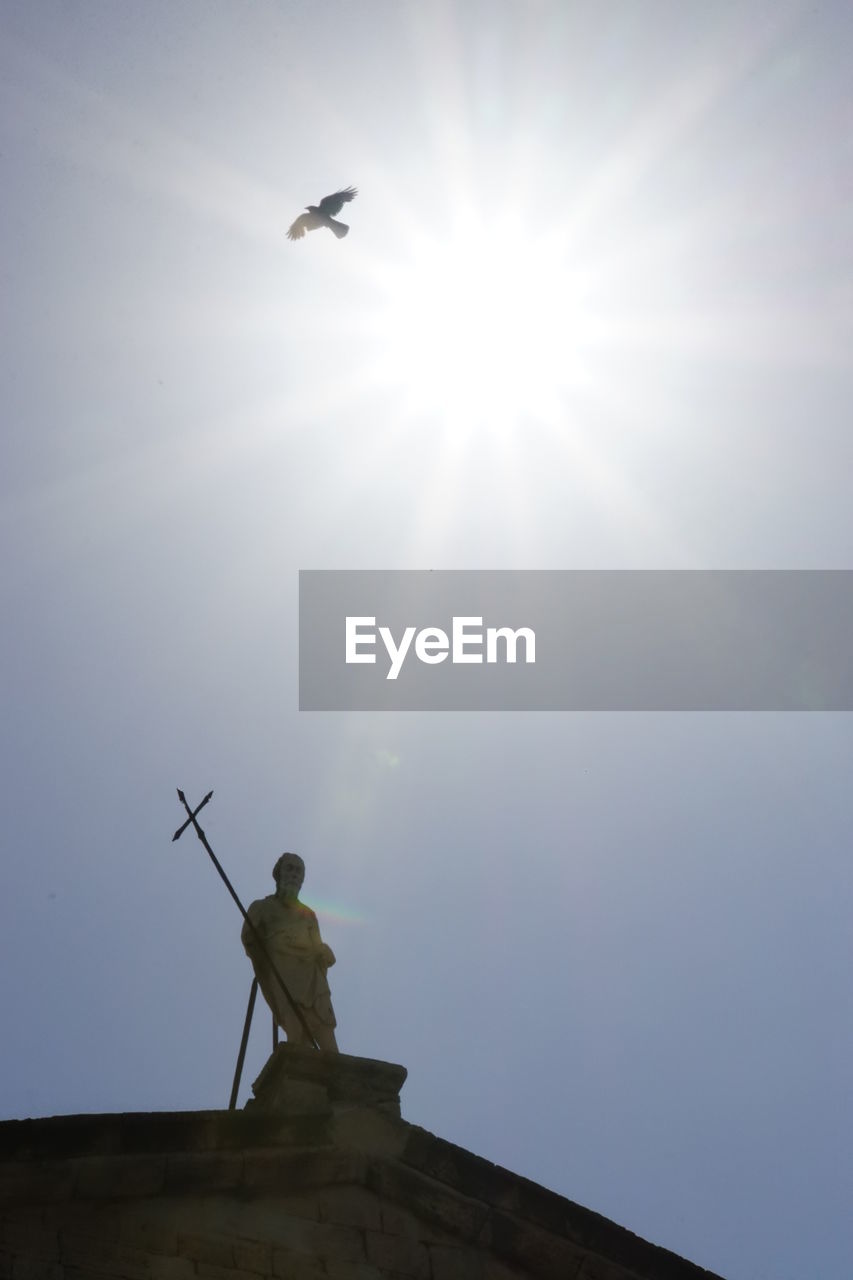 LOW ANGLE VIEW OF WIND TURBINE AGAINST THE SKY