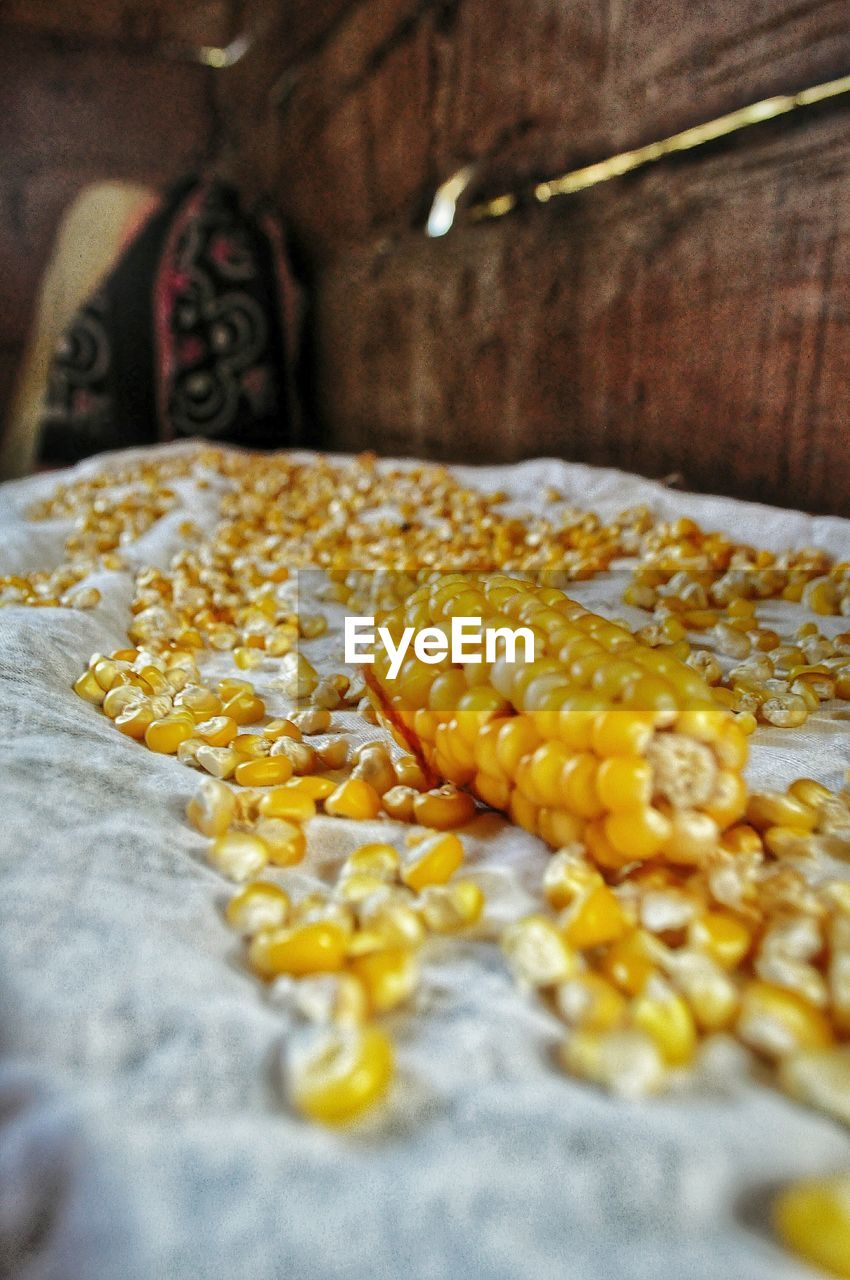 HIGH ANGLE VIEW OF YELLOW AND BREAD ON TABLE