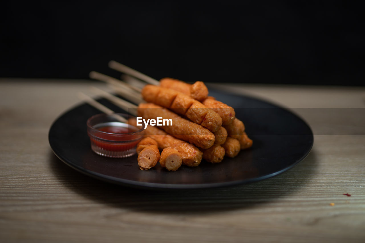 CLOSE-UP OF SERVED FOOD IN PLATE