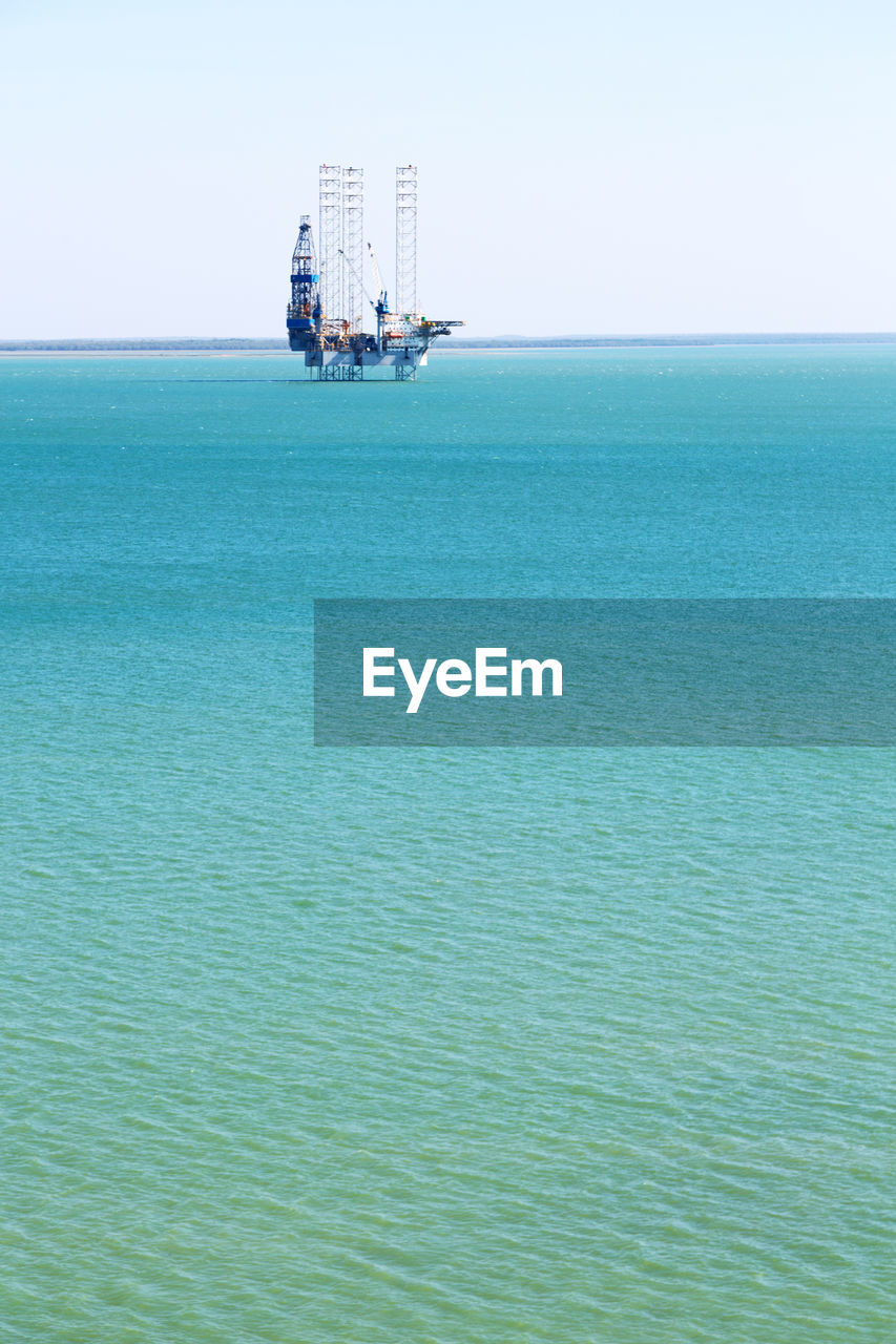 BOAT IN SEA AGAINST CLEAR SKY