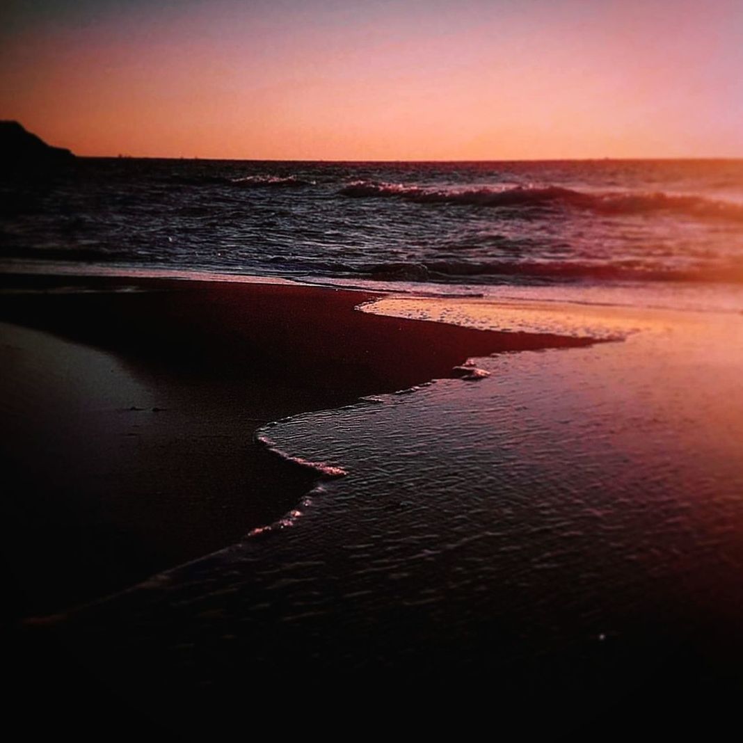 SCENIC VIEW OF SEA AGAINST SUNSET SKY