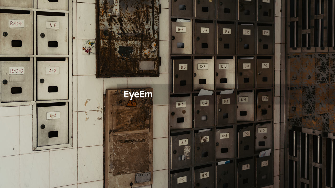 locker, locker room, dressing room, wall, furniture, security, protection, no people, indoors, room, in a row, lock, full frame, technology, metal, closed, backgrounds