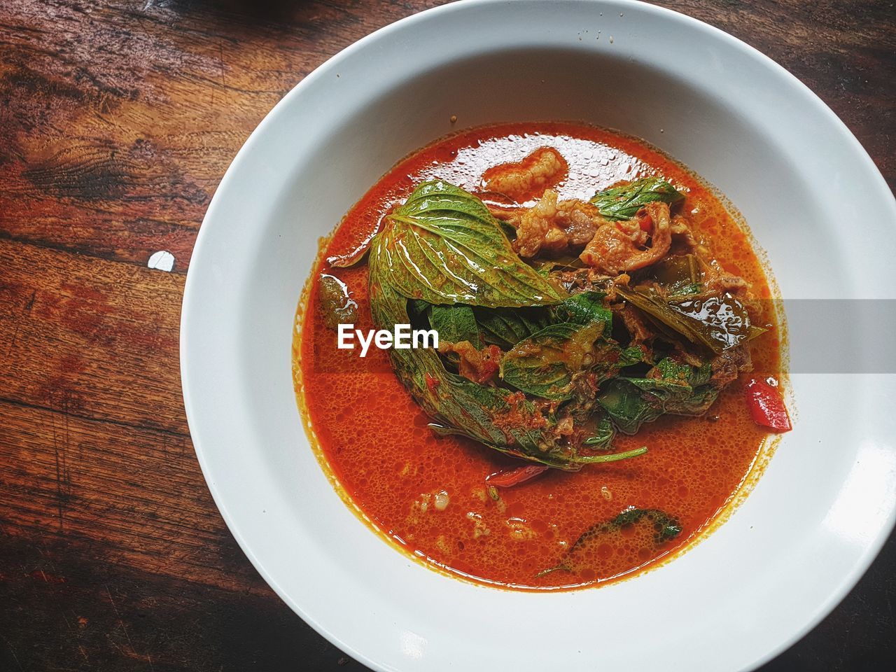 HIGH ANGLE VIEW OF PASTA IN BOWL ON TABLE