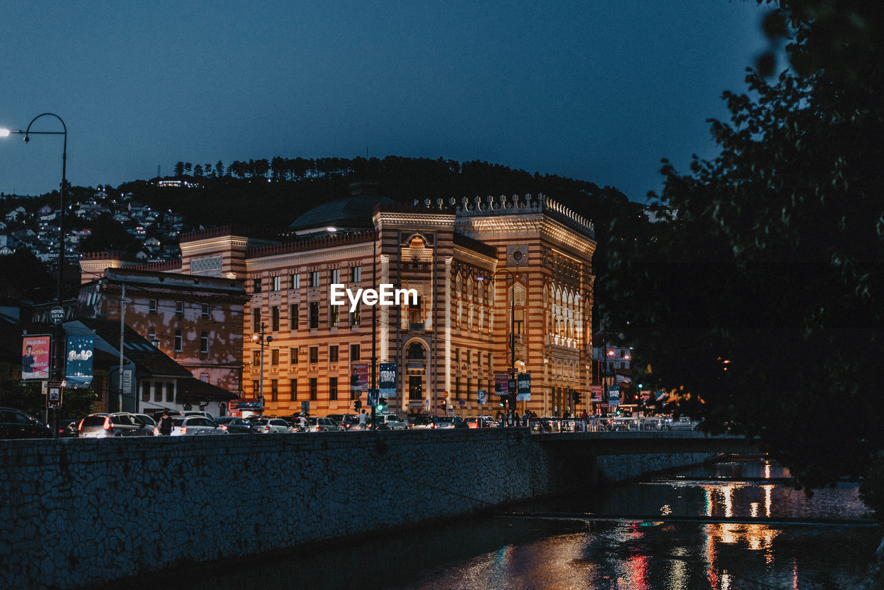 ILLUMINATED BUILDINGS AT NIGHT