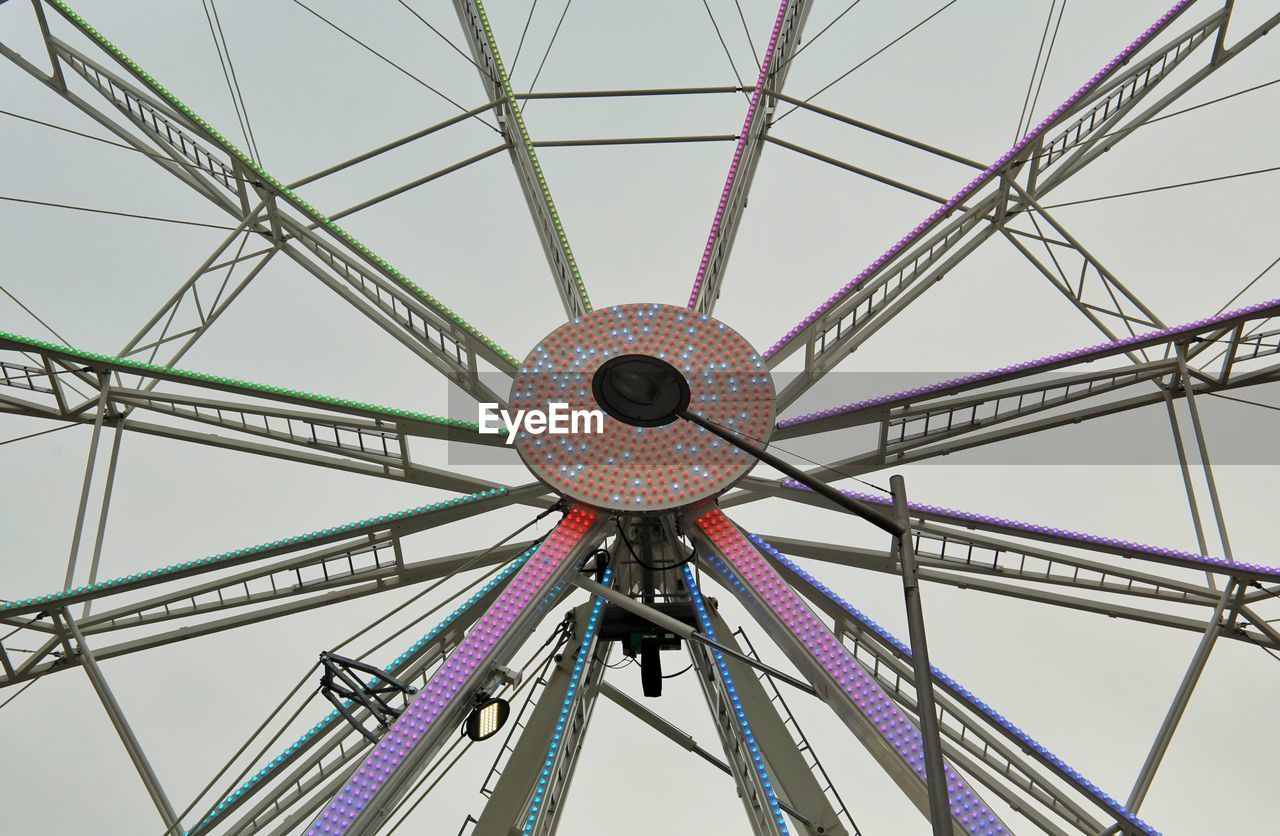 LOW ANGLE VIEW OF FERRIS WHEEL AGAINST SKY