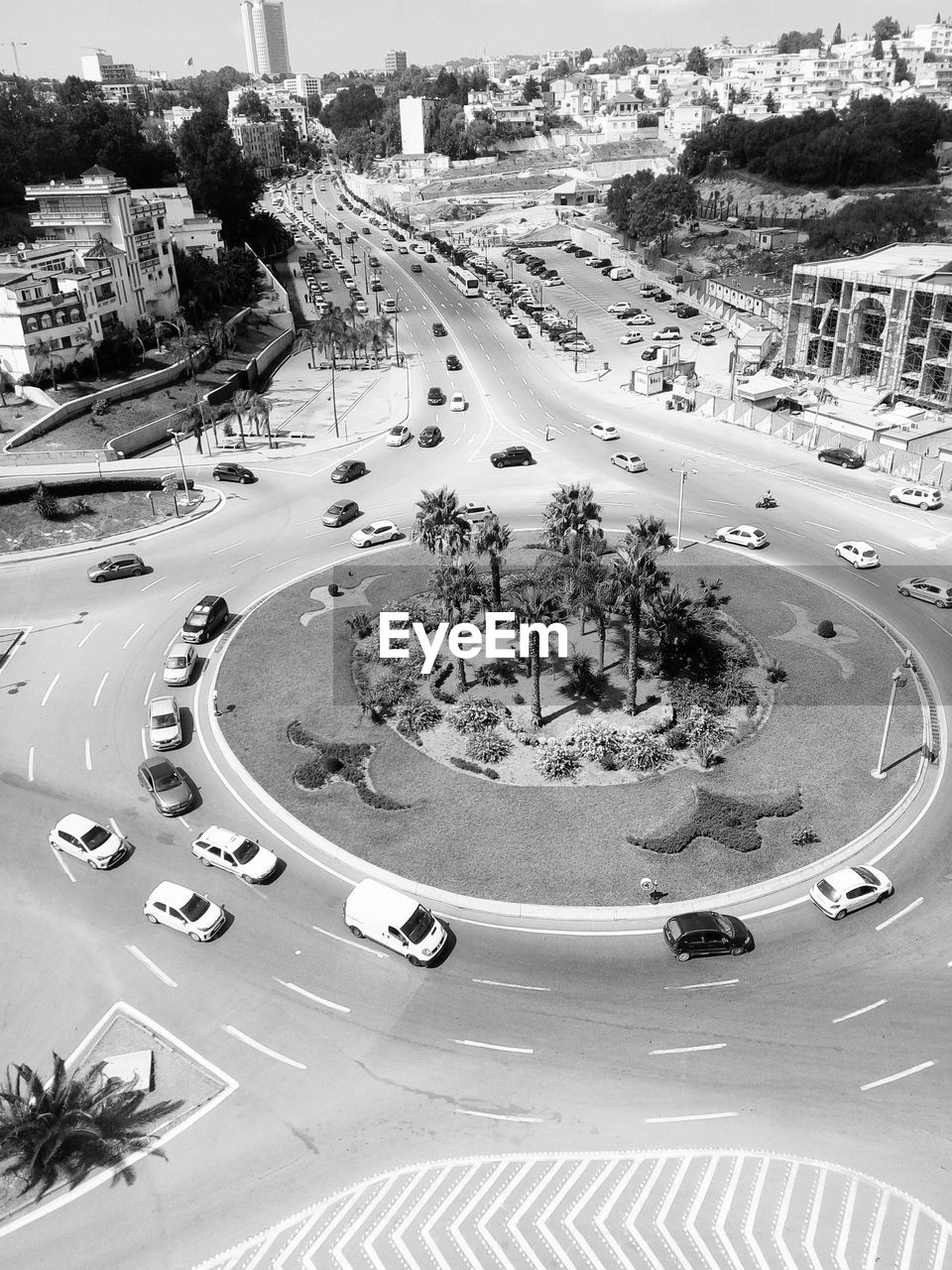 HIGH ANGLE VIEW OF VEHICLES ON ROAD