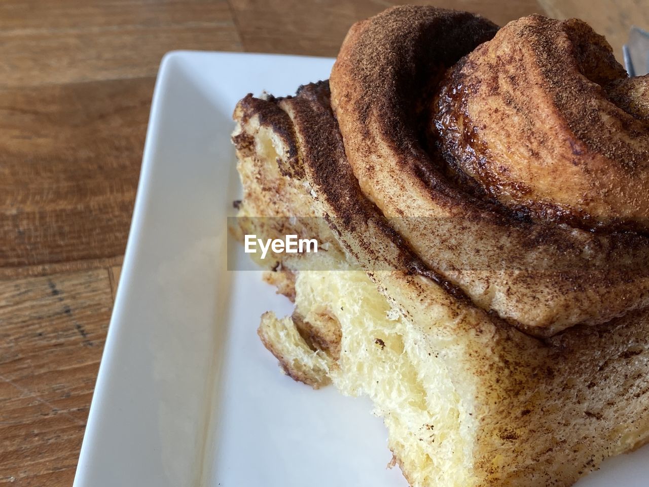 CLOSE-UP OF CAKE IN PLATE