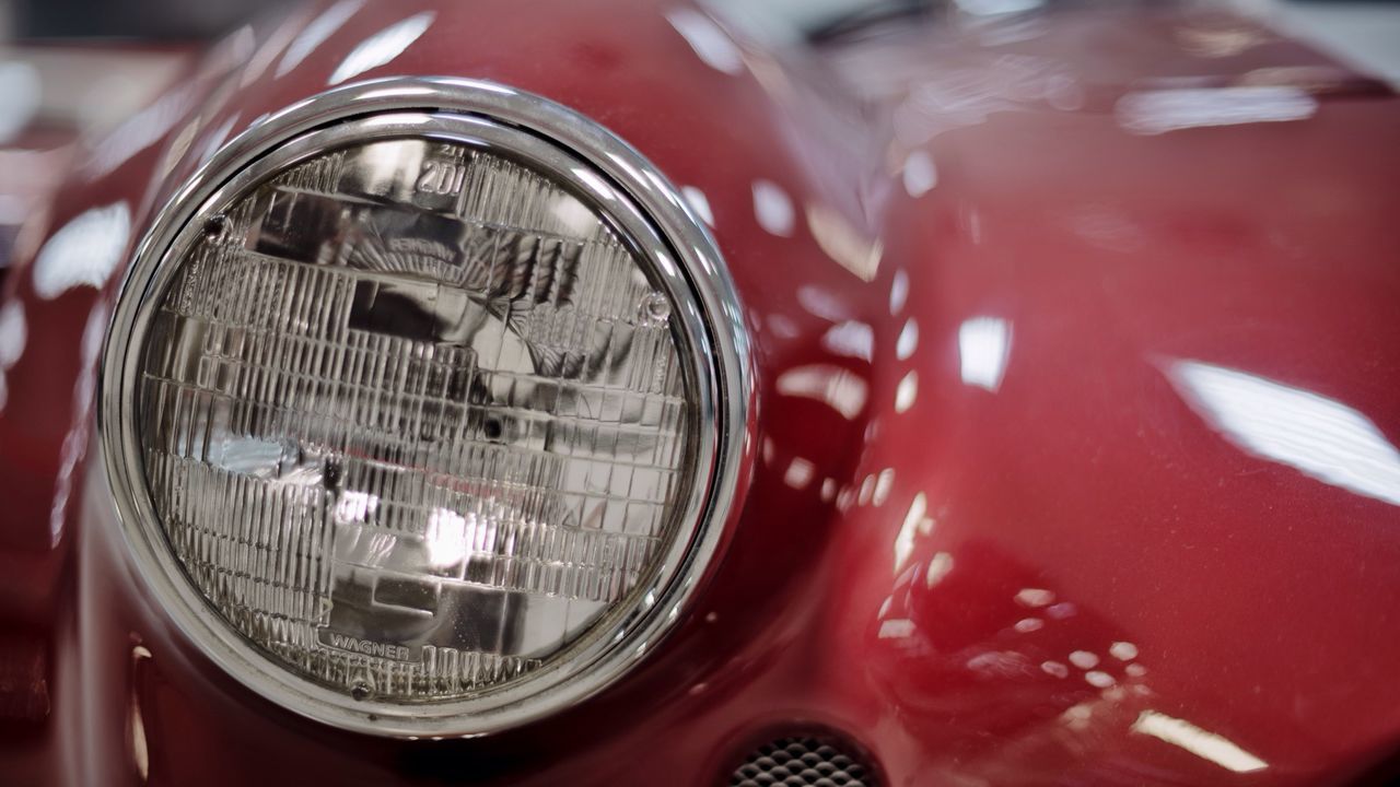 CLOSE-UP OF RED MOTORCYCLE