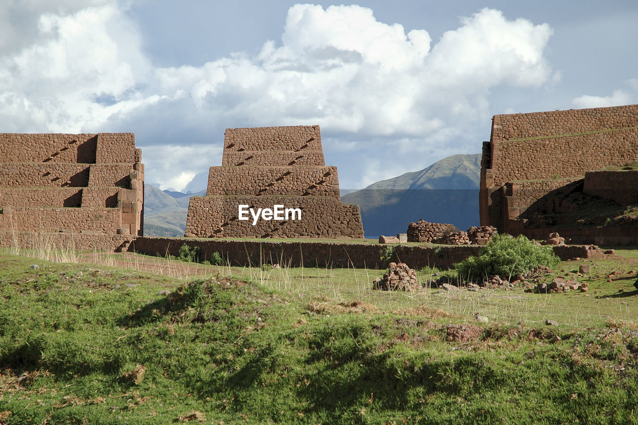 OLD RUINS IN FIELD AGAINST SKY