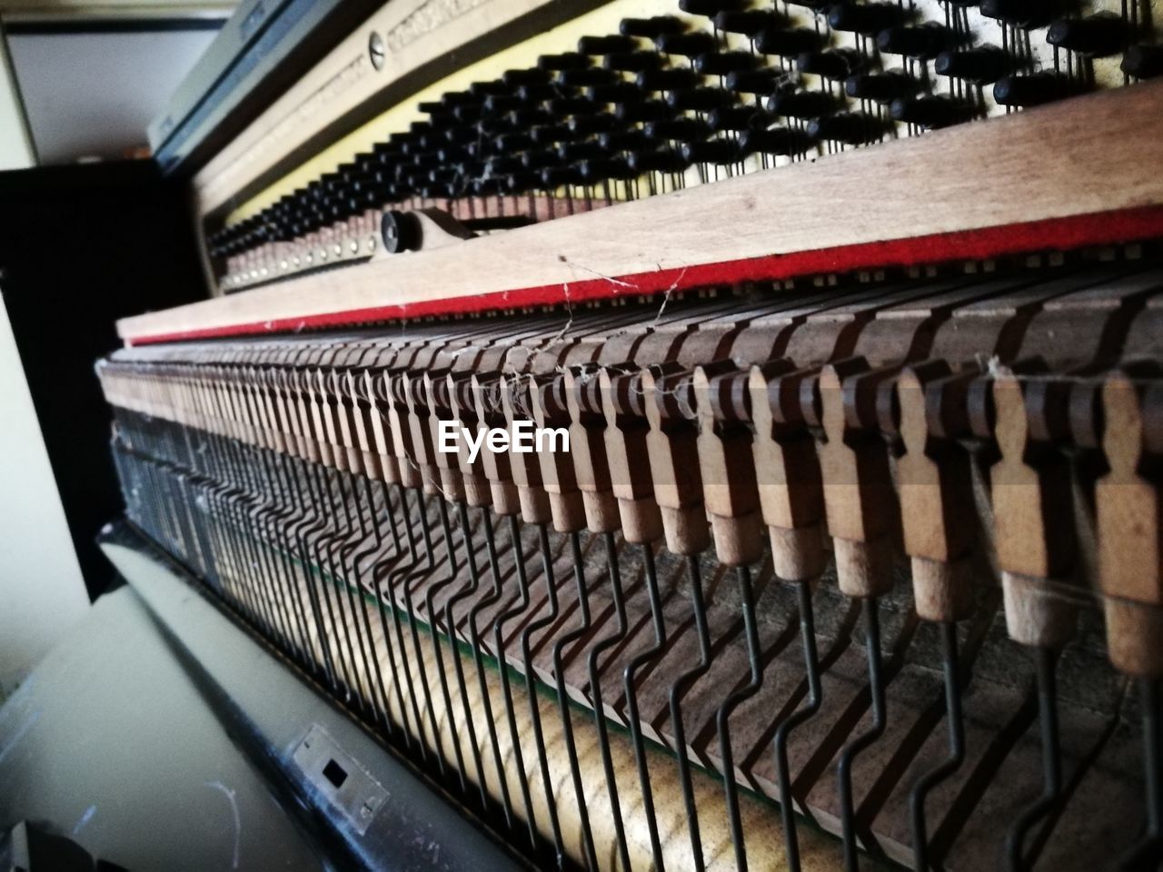 CLOSE-UP VIEW OF PIANO KEYS