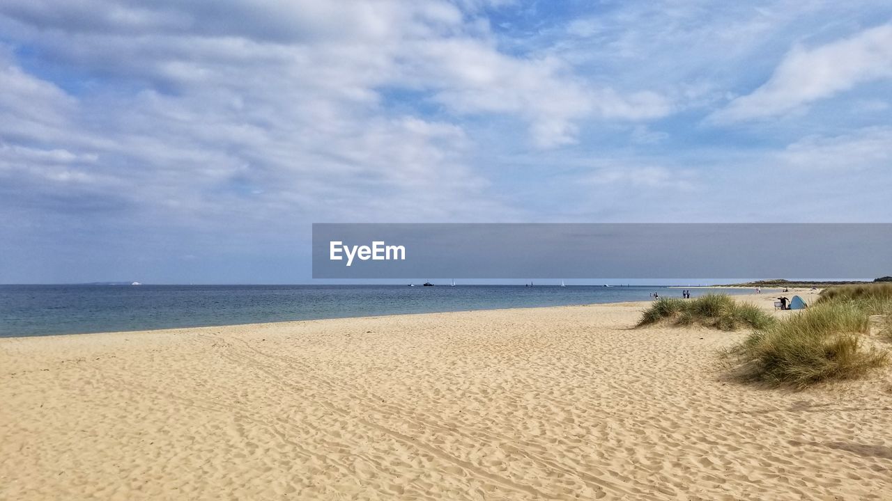 BEACH BY SEA AGAINST SKY