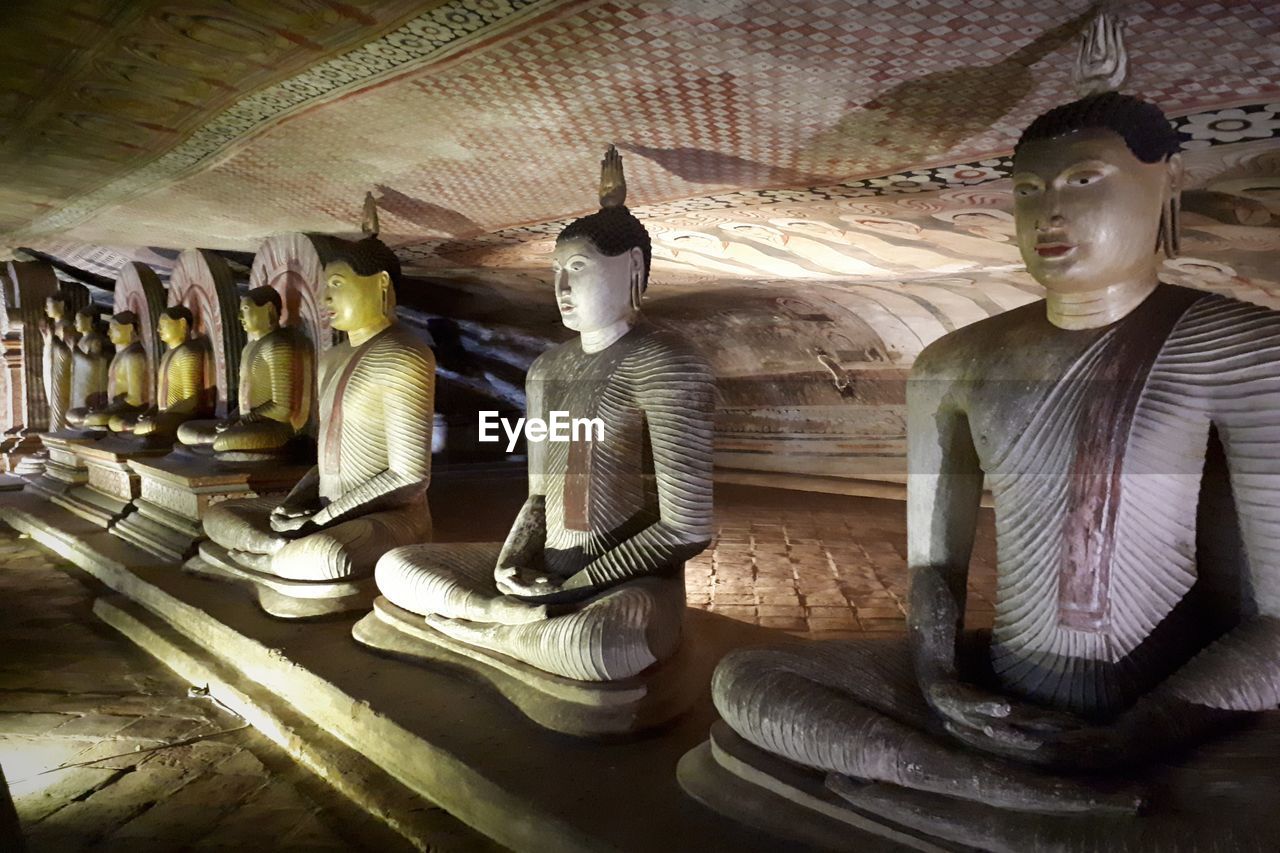 STATUE OF BUDDHA IN TEMPLE