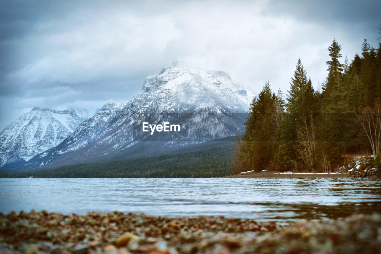IDYLLIC VIEW OF SNOWCAPPED MOUNTAINS AGAINST SKY