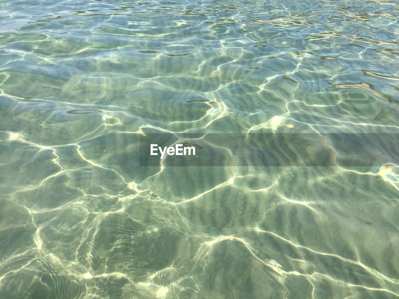 FULL FRAME SHOT OF SWIMMING POOL IN SEA