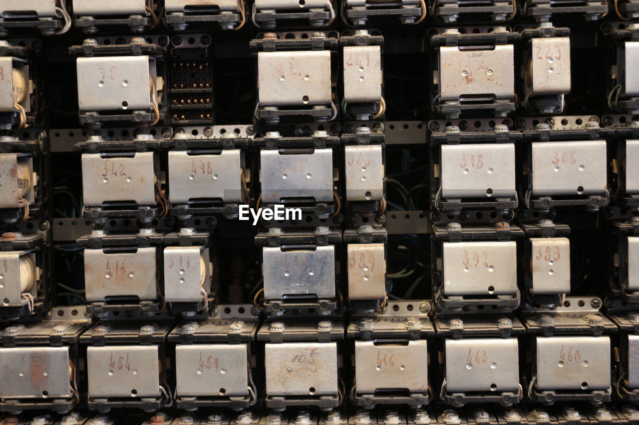 computer keyboard, full frame, technology, backgrounds, personal computer hardware, no people, black, indoors, in a row, communication, large group of objects, close-up