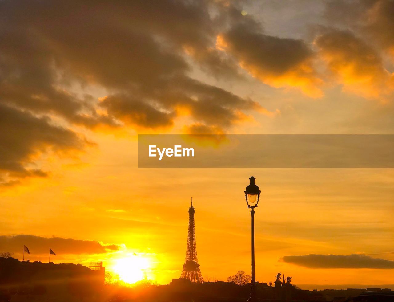 Silhouette of eiffel tower at sunset