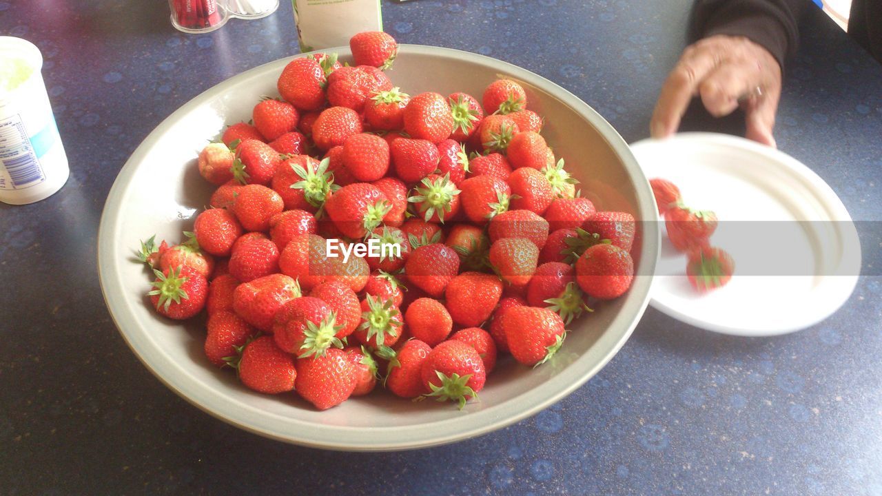Heap of strawberries in bowl