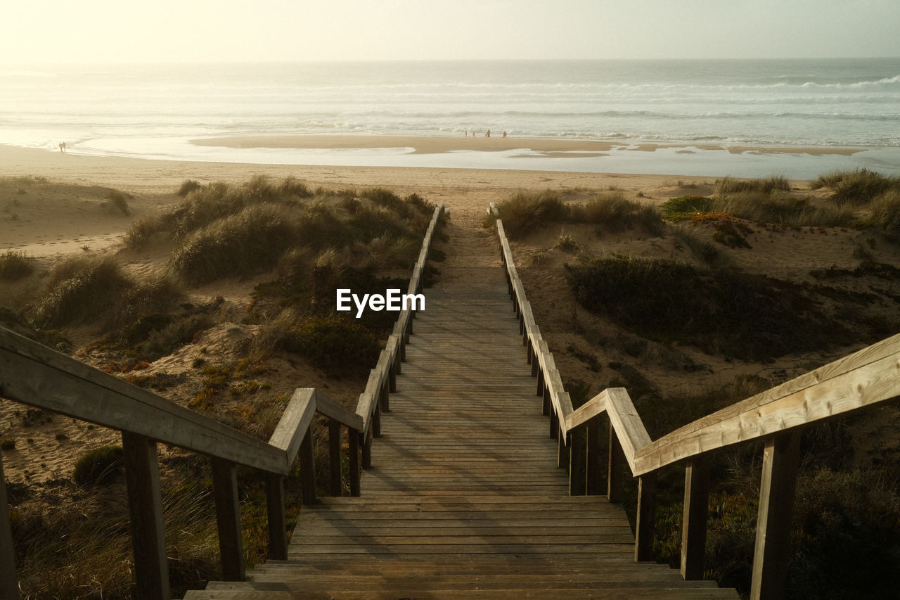 Scenic view on beach in portugal during sunset. shot on fujifilm x100v.