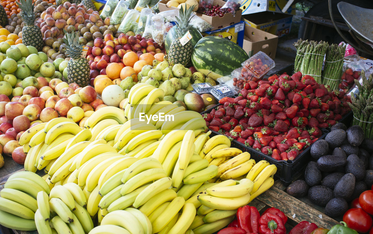 HIGH ANGLE VIEW OF FRUITS IN MARKET FOR SALE