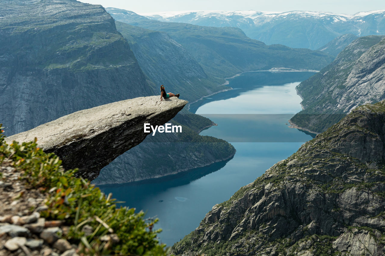 SCENIC VIEW OF MOUNTAINS AND CLIFF