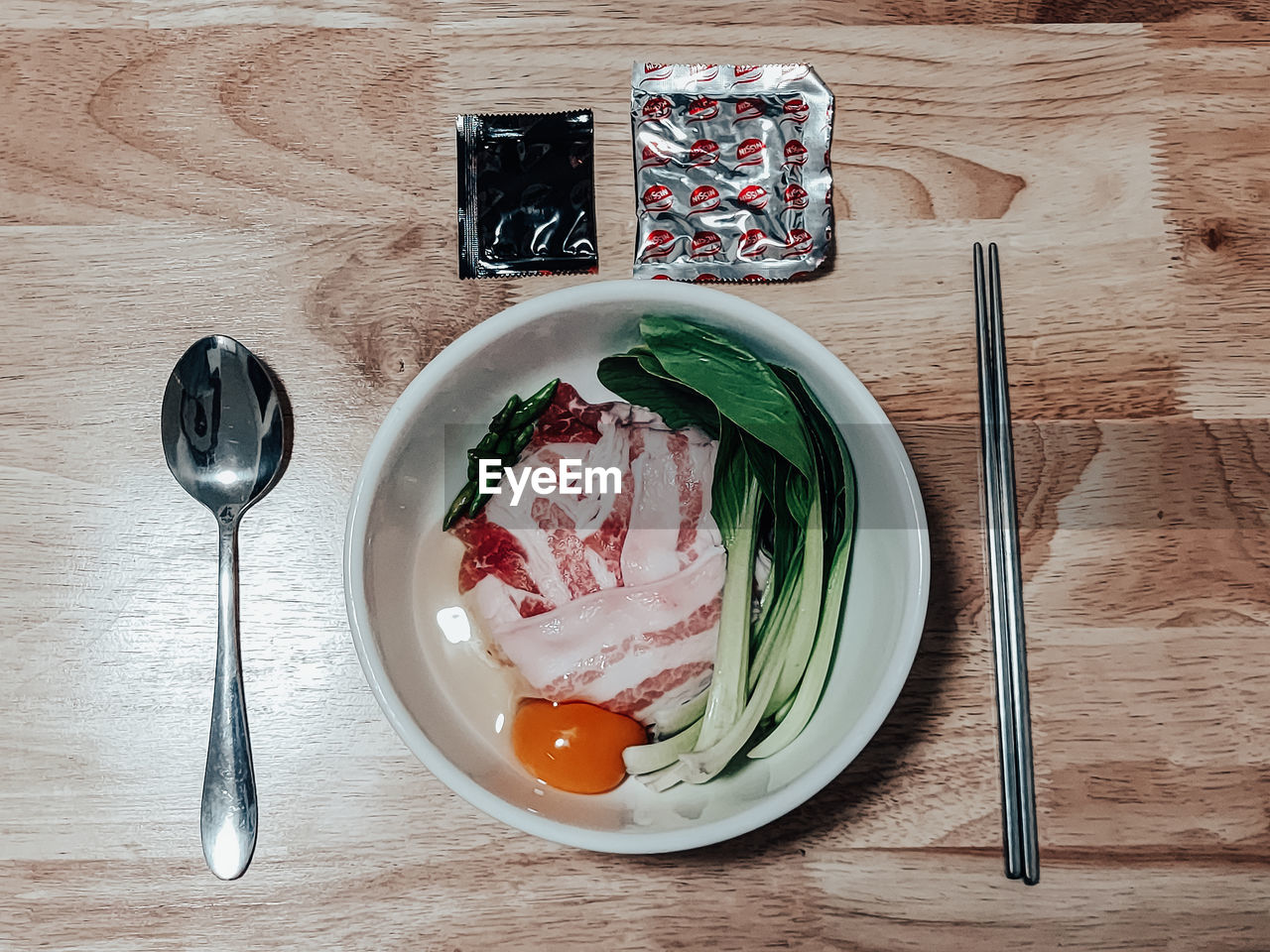 HIGH ANGLE VIEW OF BREAKFAST