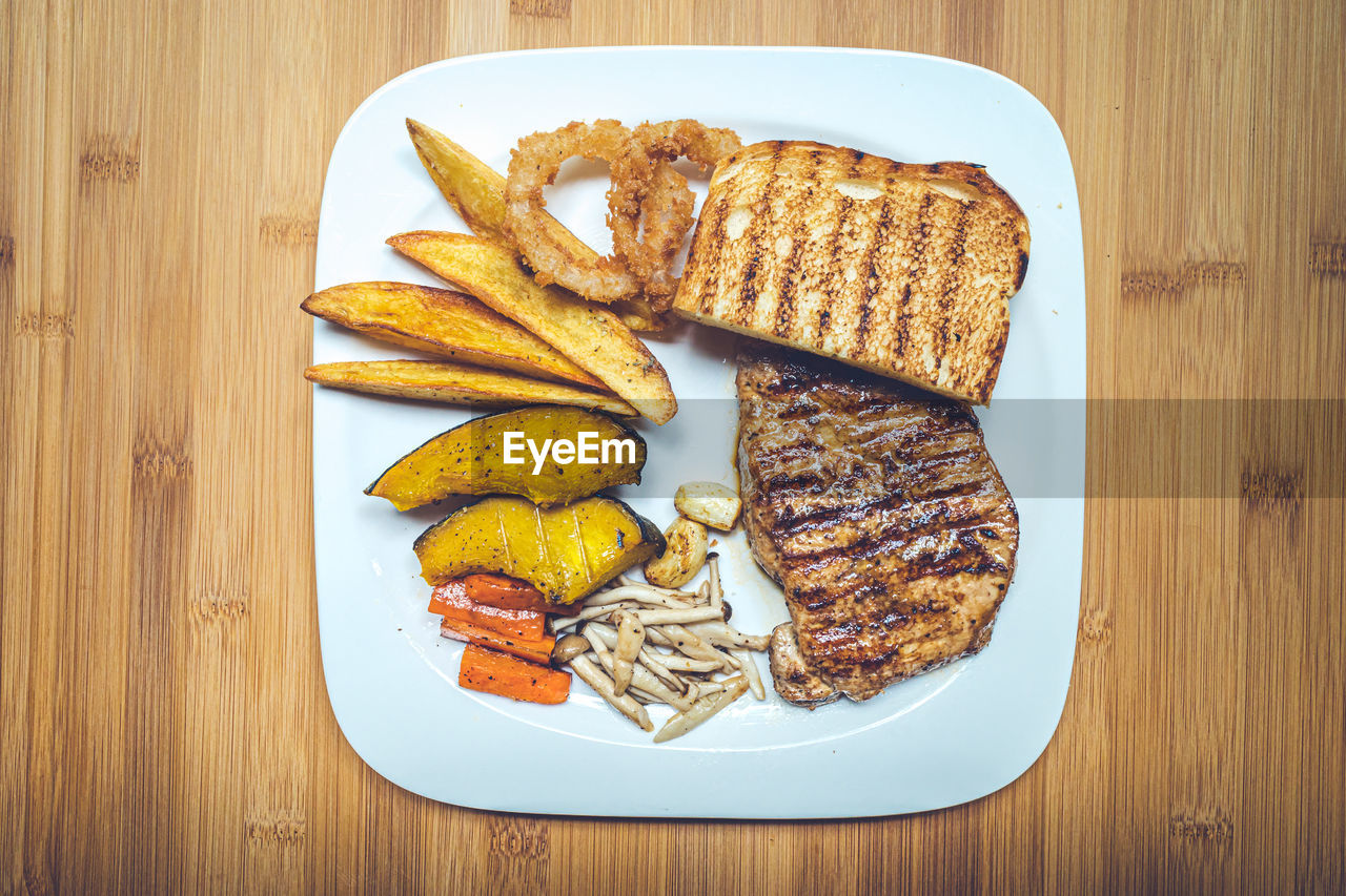 HIGH ANGLE VIEW OF BREAKFAST SERVED IN PLATE ON TABLE