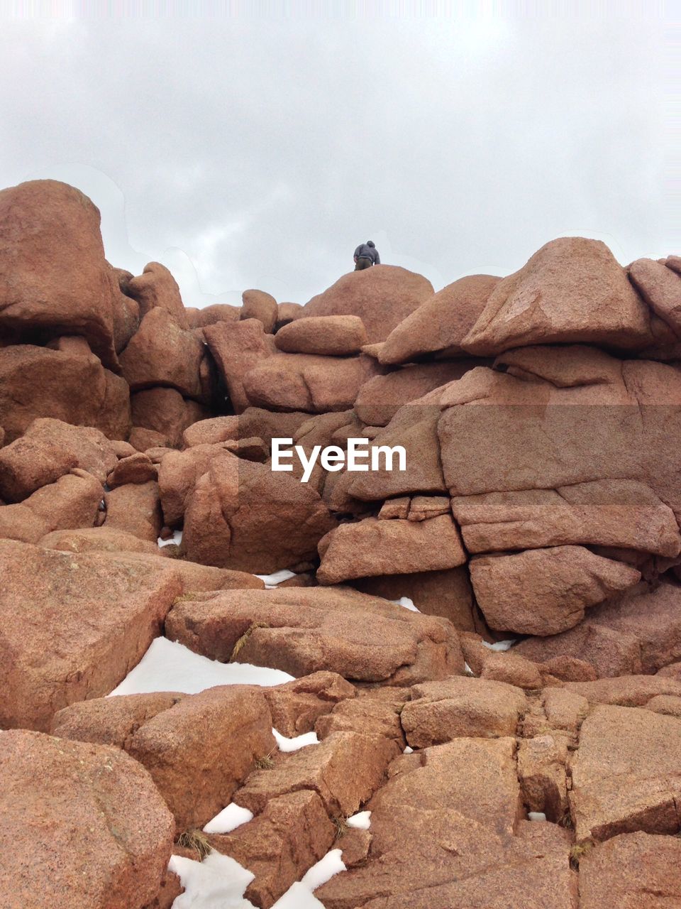 ROCK FORMATIONS IN DESERT