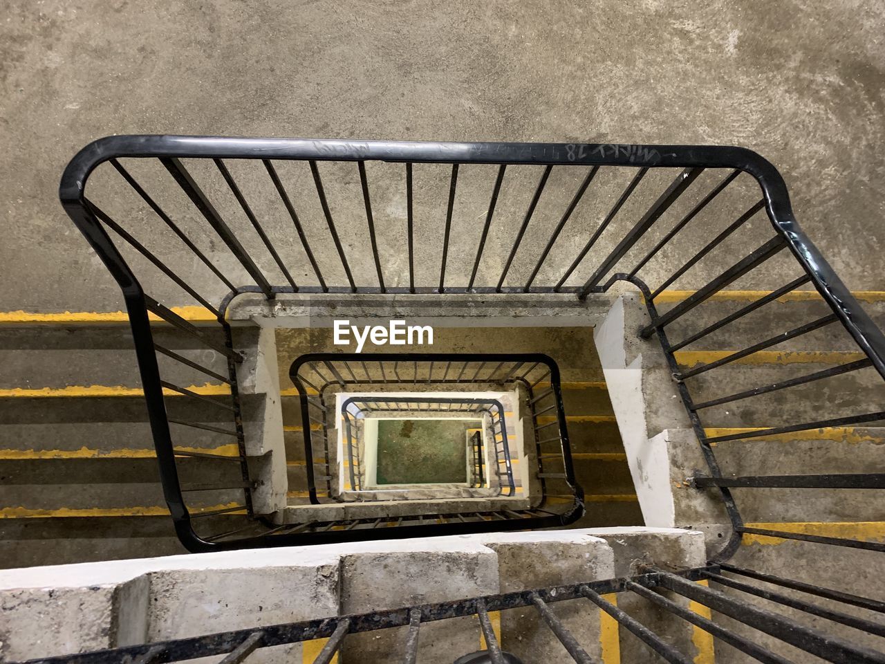 HIGH ANGLE VIEW OF SPIRAL STAIRCASE OF BUILDING