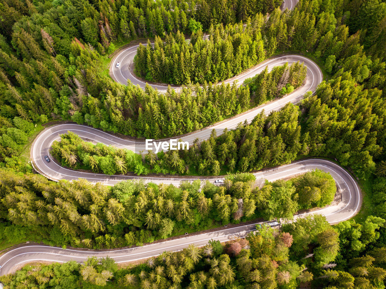 HIGH ANGLE VIEW OF WINDING ROAD ON LANDSCAPE