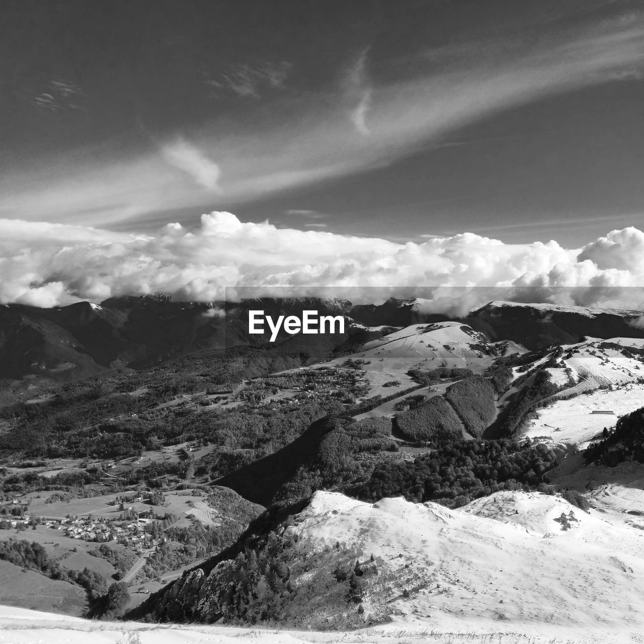 AERIAL VIEW OF SNOWCAPPED MOUNTAIN AGAINST SKY