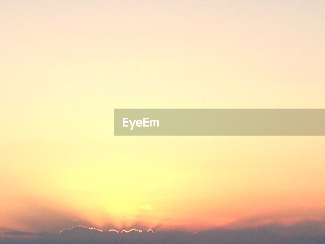 SCENIC VIEW OF SILHOUETTE MOUNTAIN AGAINST SKY AT SUNSET