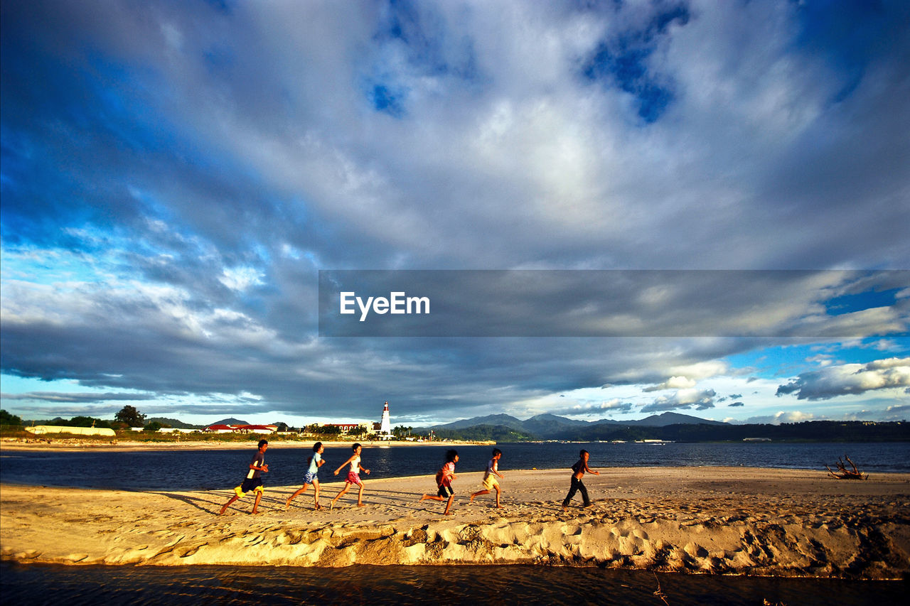 PEOPLE ON BEACH