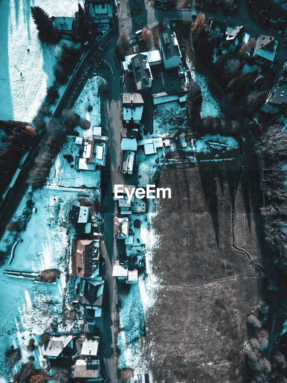 HIGH ANGLE VIEW OF OLD BUILDING AMIDST CITY