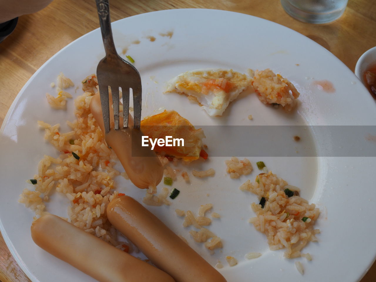 HIGH ANGLE VIEW OF BREAKFAST IN PLATE