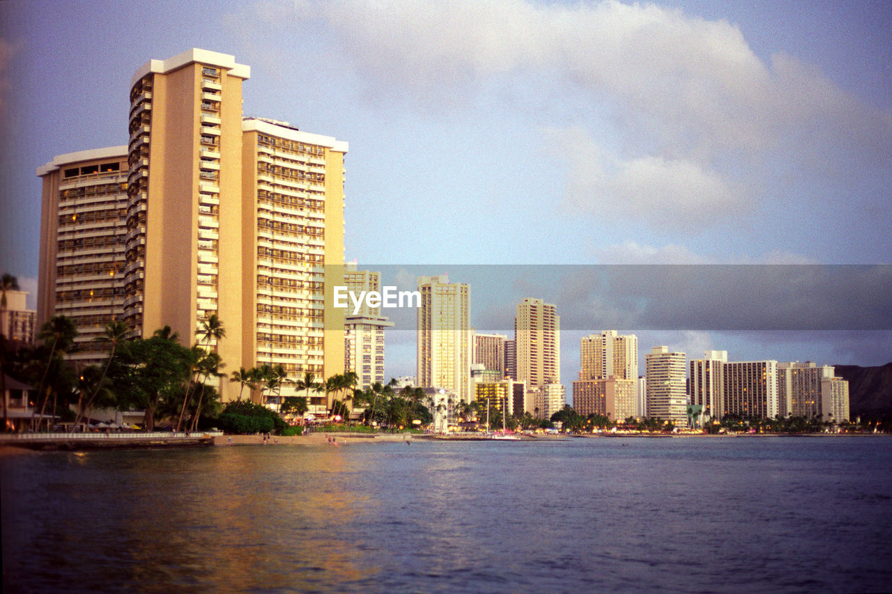 SKYSCRAPERS IN CITY