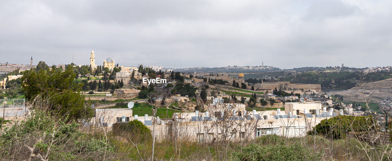 HIGH ANGLE VIEW OF OLD TOWN AGAINST SKY