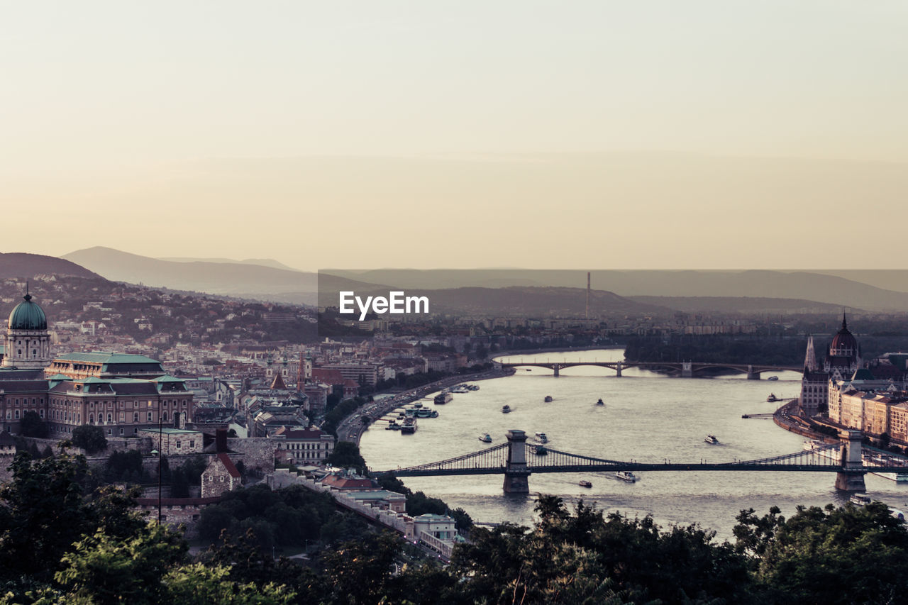 HIGH ANGLE VIEW OF BRIDGE IN CITY