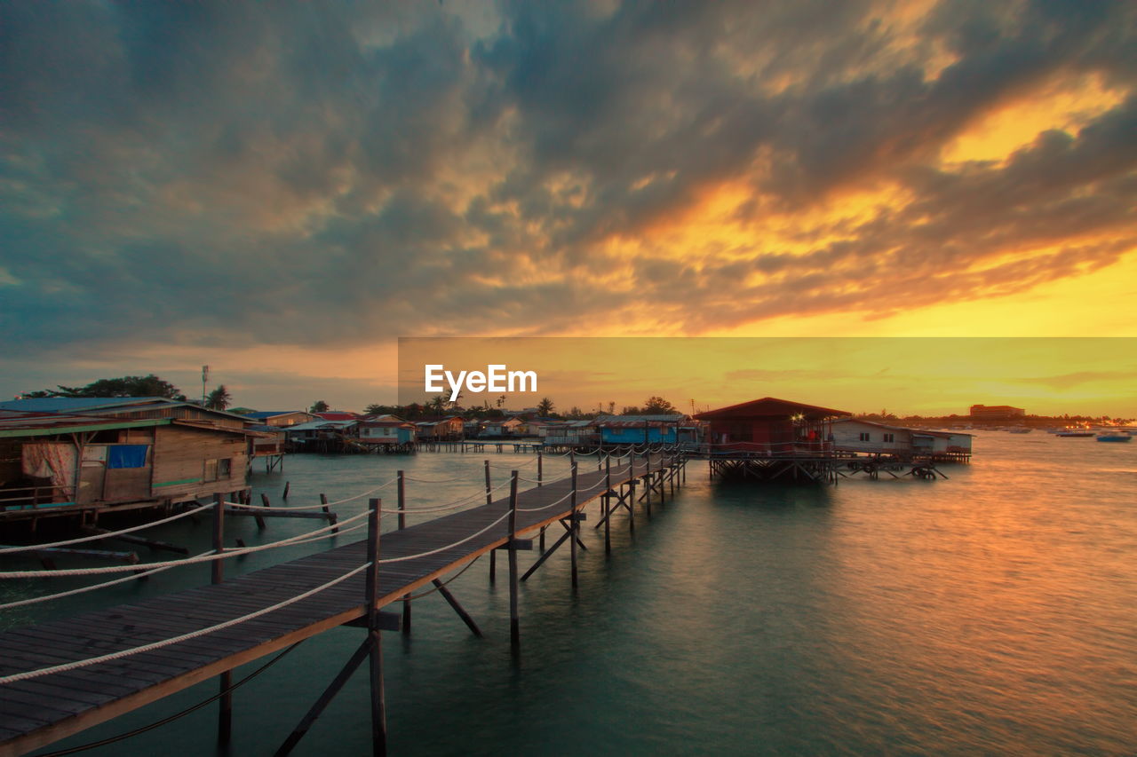 PANORAMIC VIEW OF SEA AGAINST SKY DURING SUNSET