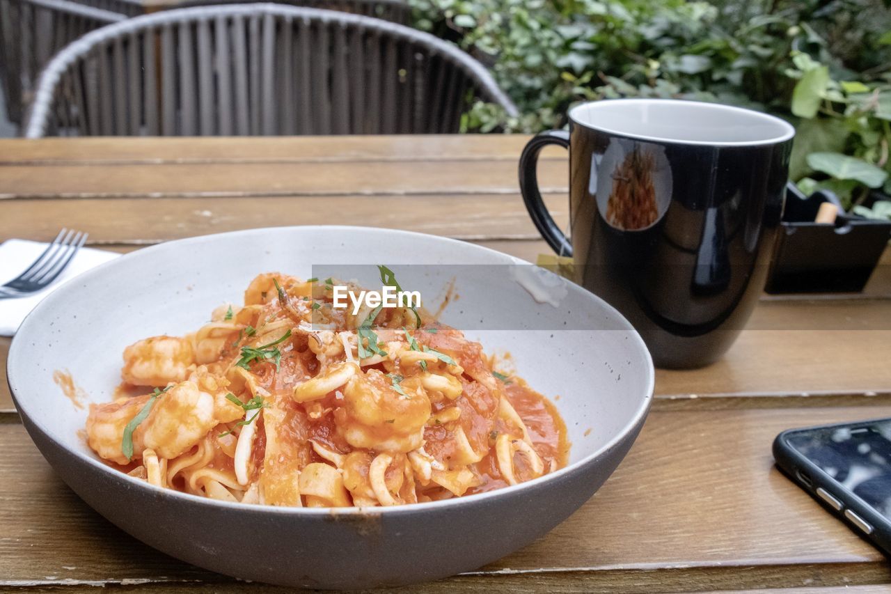 CLOSE-UP OF FOOD SERVED IN BOWL