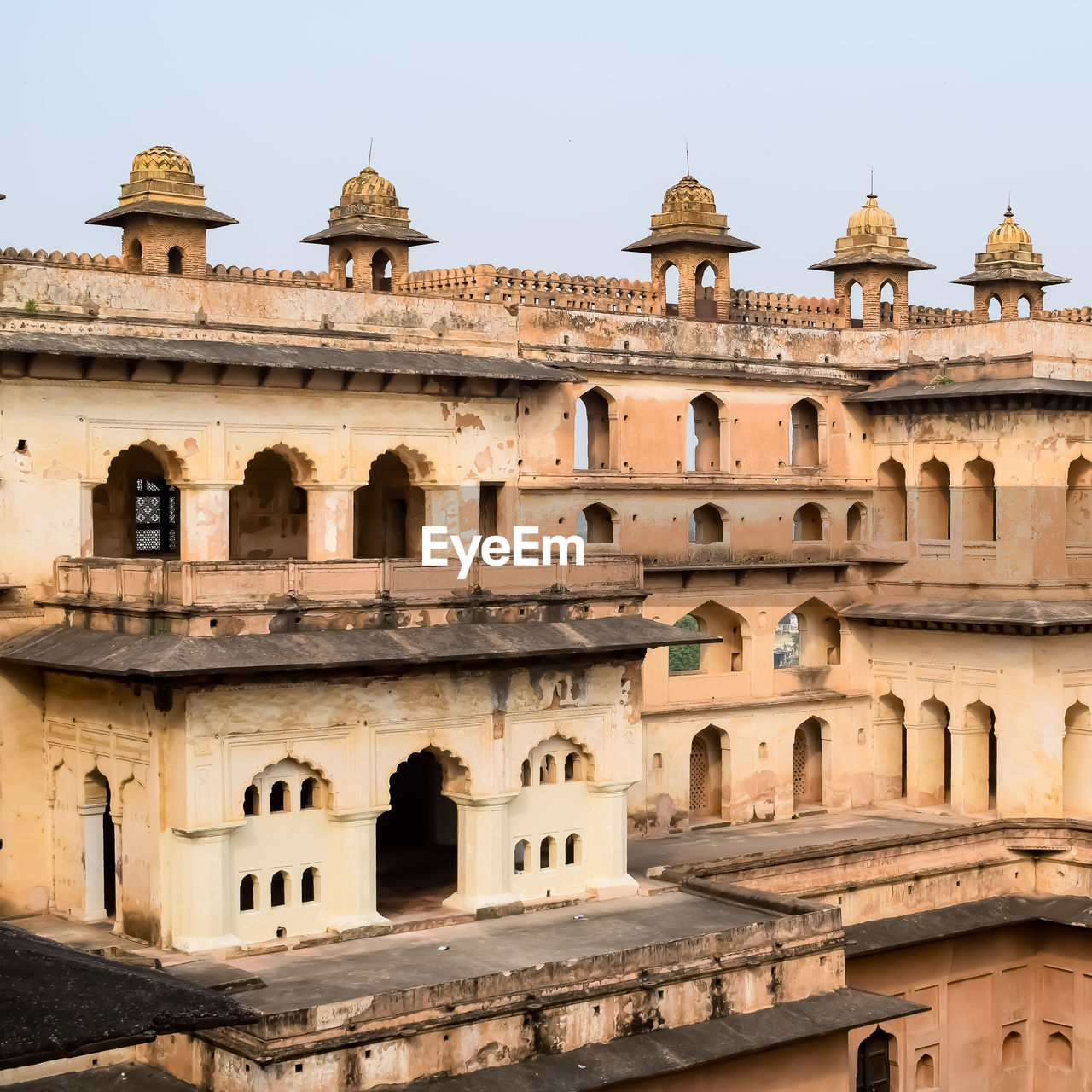 Beautiful view of orchha palace fort, raja mahal and chaturbhuj temple from jahangir mahal, orchha