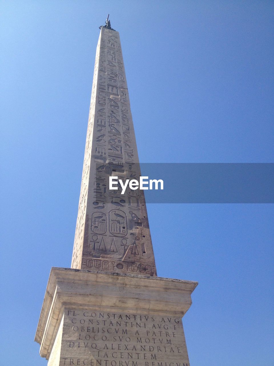 LOW ANGLE VIEW OF BUILT STRUCTURE AGAINST SKY