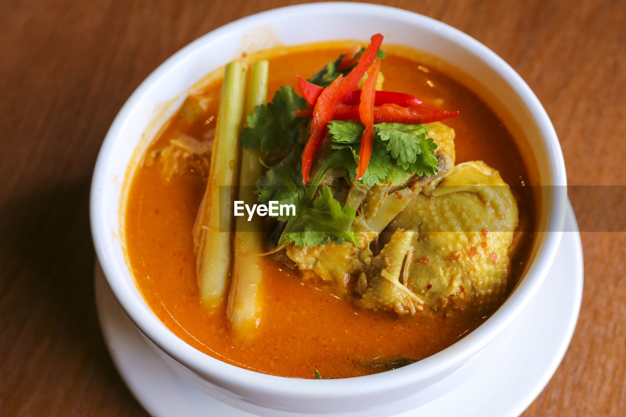 CLOSE-UP OF SOUP IN BOWL ON TABLE