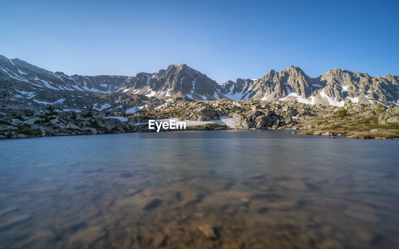 IDYLLIC VIEW OF SNOWCAPPED MOUNTAINS AGAINST SKY