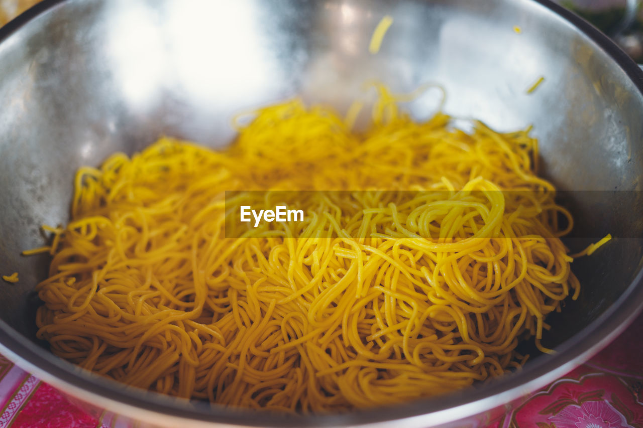 HIGH ANGLE VIEW OF RICE IN CONTAINER