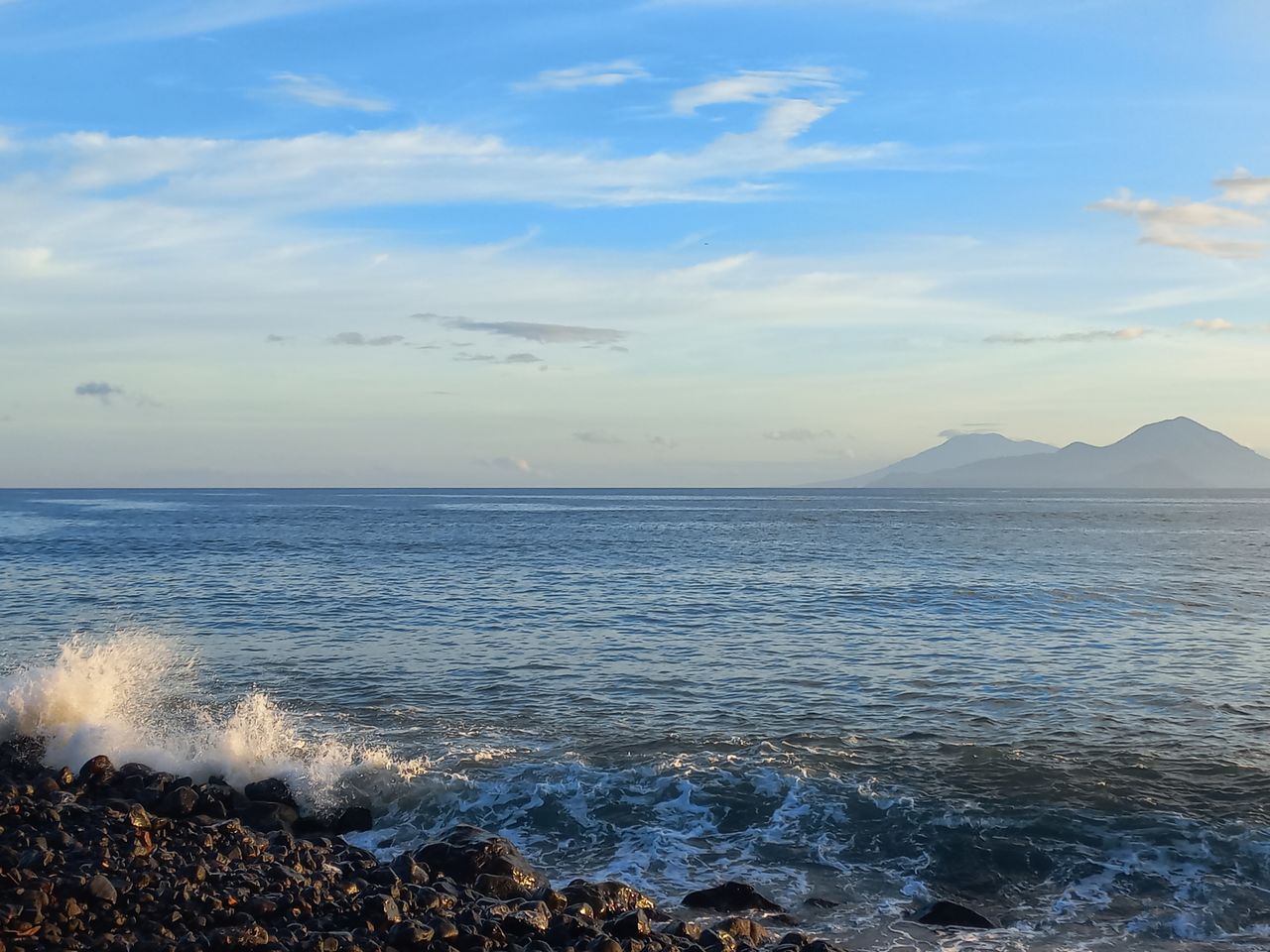 sea, sky, water, horizon, beauty in nature, body of water, scenics - nature, shore, ocean, land, cloud, wave, horizon over water, beach, nature, coast, tranquility, tranquil scene, wind wave, motion, no people, idyllic, sunlight, rock, sunrise, morning, outdoors, sand, bay, non-urban scene, travel destinations, seascape, day, dusk, sports, water sports, travel, blue, environment