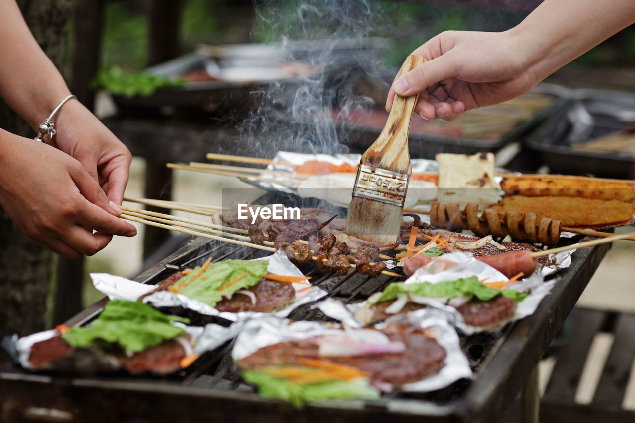 cropped hand of man preparing food on table