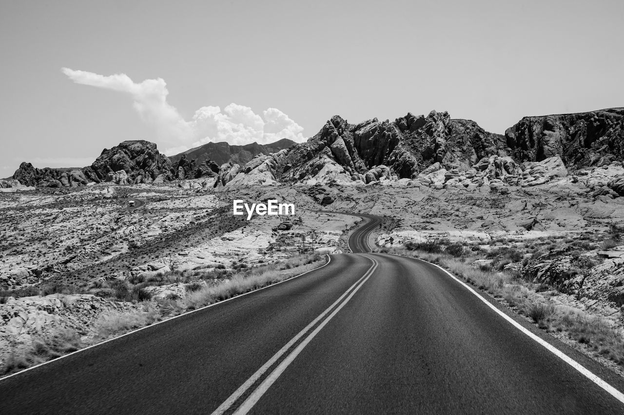 ROAD LEADING TOWARDS MOUNTAIN AGAINST SKY