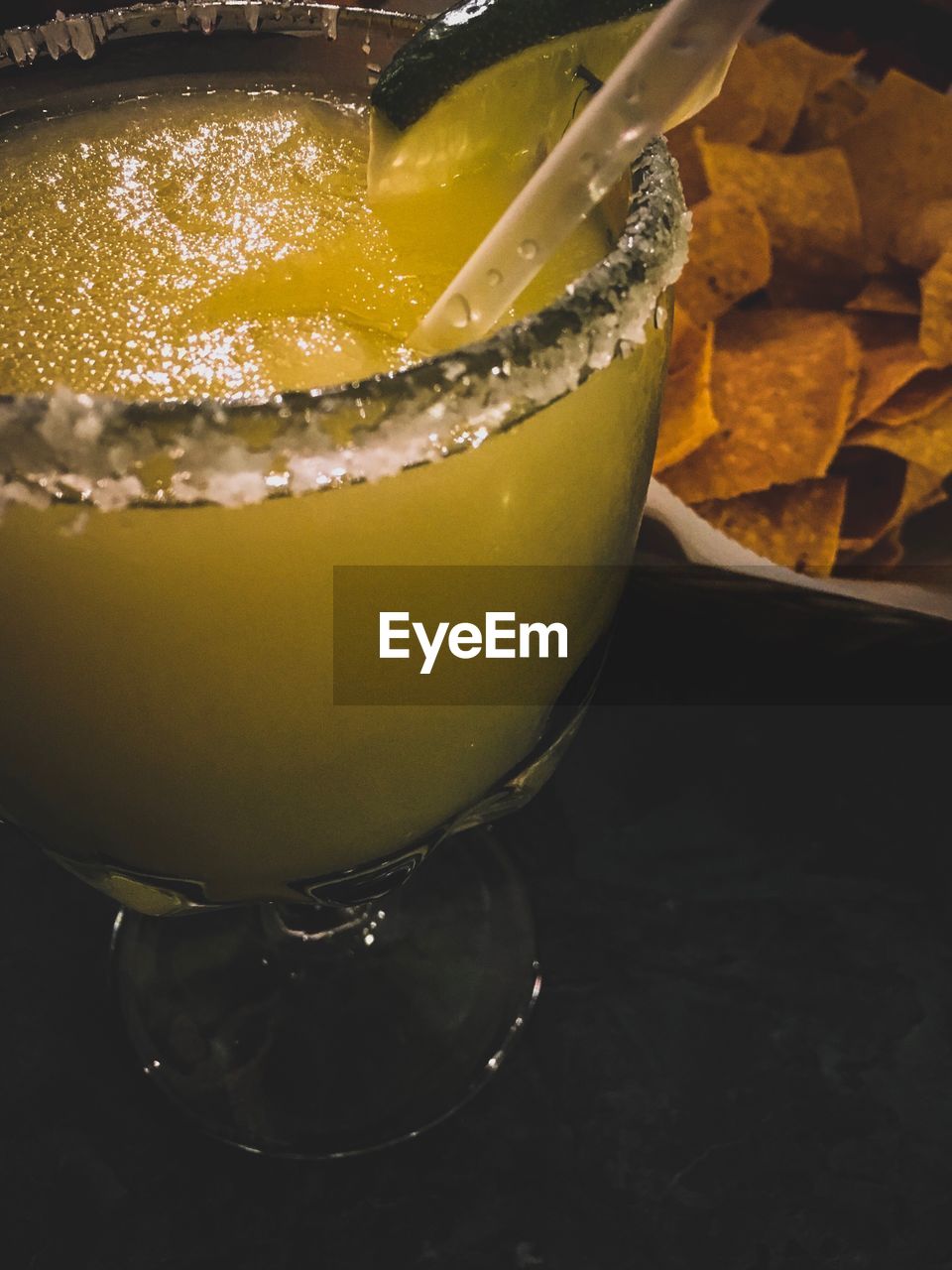 CLOSE-UP OF DRINK IN GLASS
