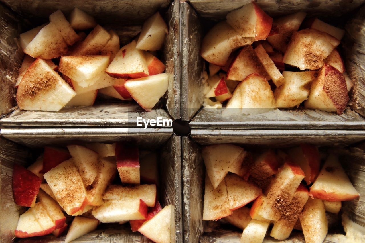 Close-up of sliced apple in baking pan